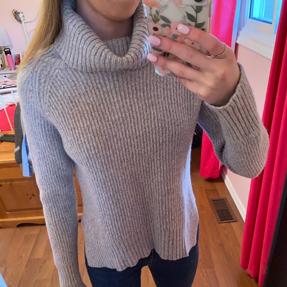 Aritzia Sweaters - Aritzia Wilfred Free Lin Sweater